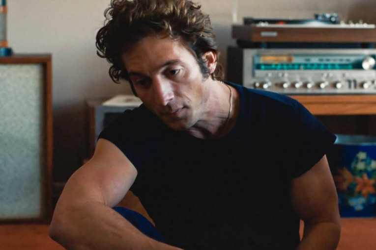 U spavaćoj sobi, naoružan samo tišinom, u najranjivijem trenutku svog života: Novi trejler za film o Brusu Springstinu (VIDEO)