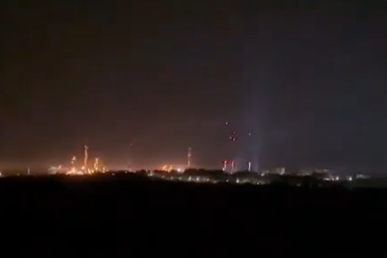 Eksplozije i požari potresli Rusiju! Ukrajinci udarili žestoko, pogođena rafinerija nafte (VIDEO)