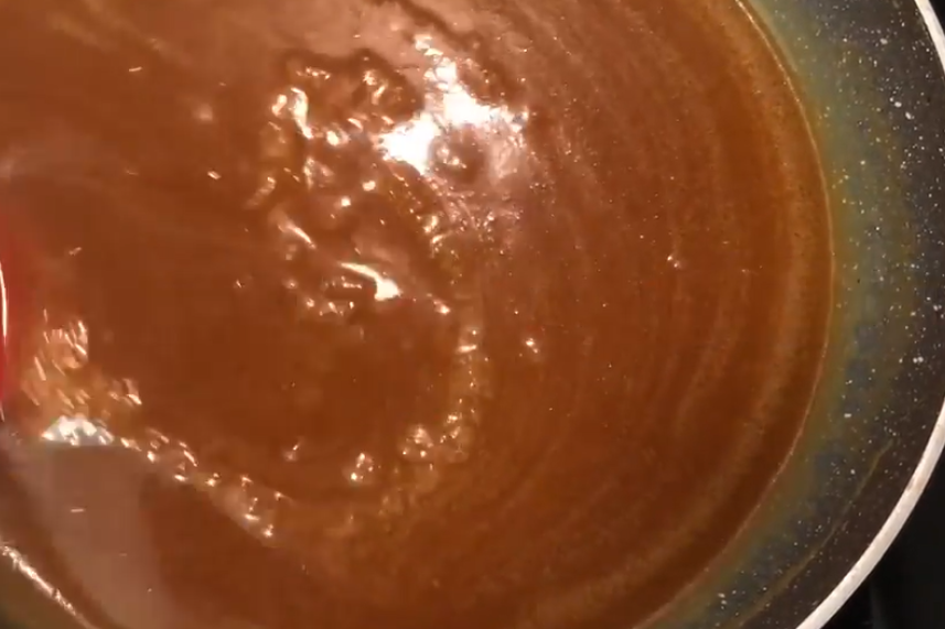 Recept dana: Topli lava kolač sa karamelom se topi u ustima i greje dušu u ovim hladnim danima