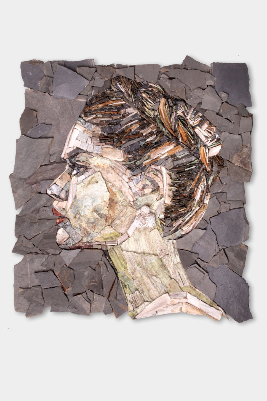 Ona iskopava kamenje na planinama, a onda im u večernjoj haljini daje sjaj dijamanata: Izložba mozaika Anđelke Radojević (FOTO/VIDEO)