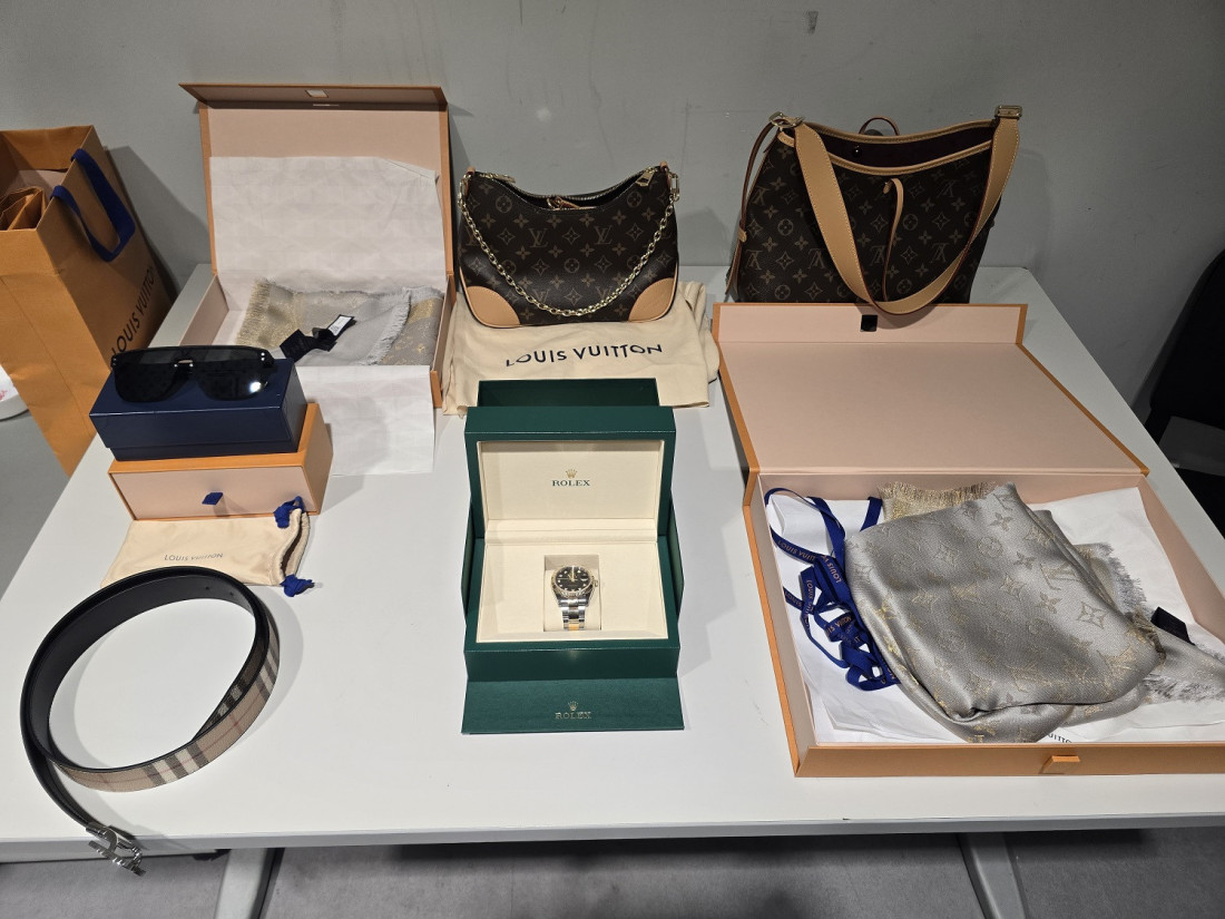 Kakva ilegalna kolekcija: Domišljati carinici presreli krijumčara (FOTO)