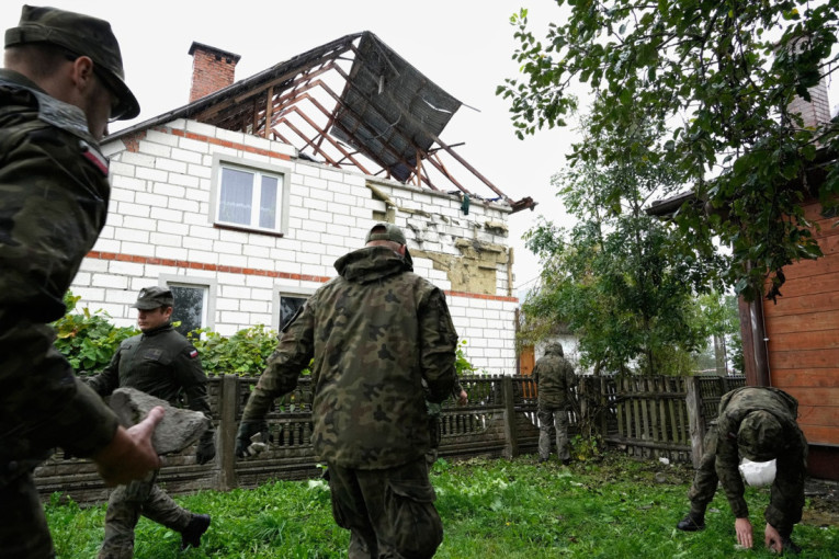 U "napadu ruskih dronova" na Poljsku jedinu štetu nanela raketa - i to poljska (FOTO)