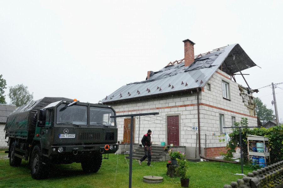 U "napadu ruskih dronova" na Poljsku jedinu štetu nanela raketa - i to poljska (FOTO)