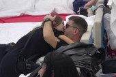 Ivan Marinković razmenjuje nežnosti sa 20 godina mlađom: Kamere sve zabeležile! (FOTO)
