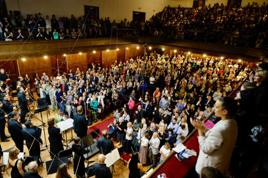 Kroz suze i note Beogradska filharmonija se oprostila od Gabrijela Felca: Veličanstven koncert ispraćen potresnim ovacijama (VIDEO)
