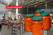 Kupovni ili domaći ajvar? Evo šta je isplatljivije, razlika će vas šokirati! (ANKETA)