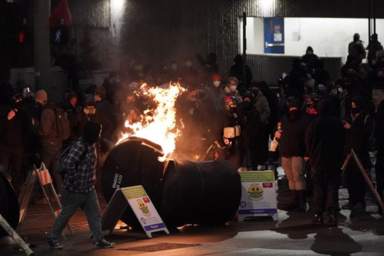 Licemerni blokaderi! Tramvajski udes u Milanu "nesreća", nezgoda u Beogradu - korupcija! (VIDEO)