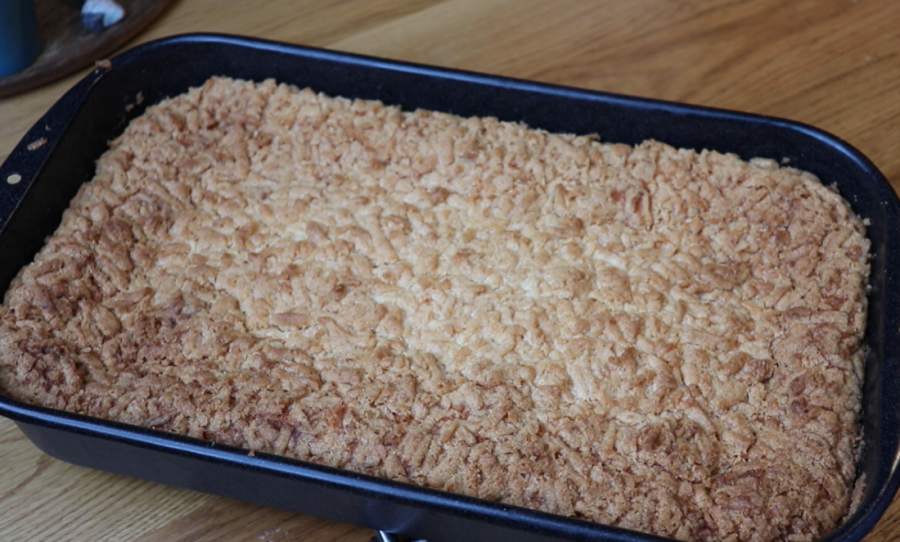 Recept dana: Jogurt pita je mekša od oblaka, a tajna je u jednostavnoj kremi zbog koje je ukus još bolji sutradan