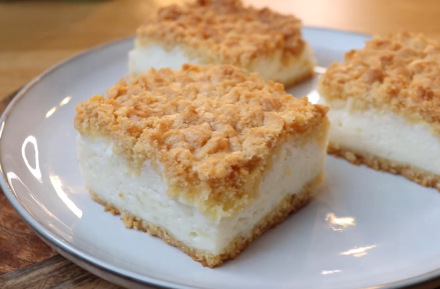 Recept dana: Jogurt pita koja ostaje sočna i narednog dana, a tajna je u jednostavnoj kremi (FOTO)