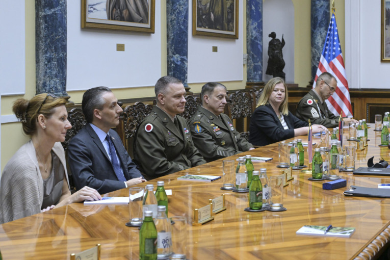 Gašić sa komandantom Nacionalne garde Ohaja Vudrafom o unapređenju saradnje