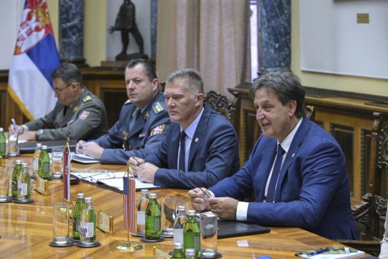 Gašić sa komandantom Nacionalne garde Ohaja Vudrafom o unapređenju saradnje