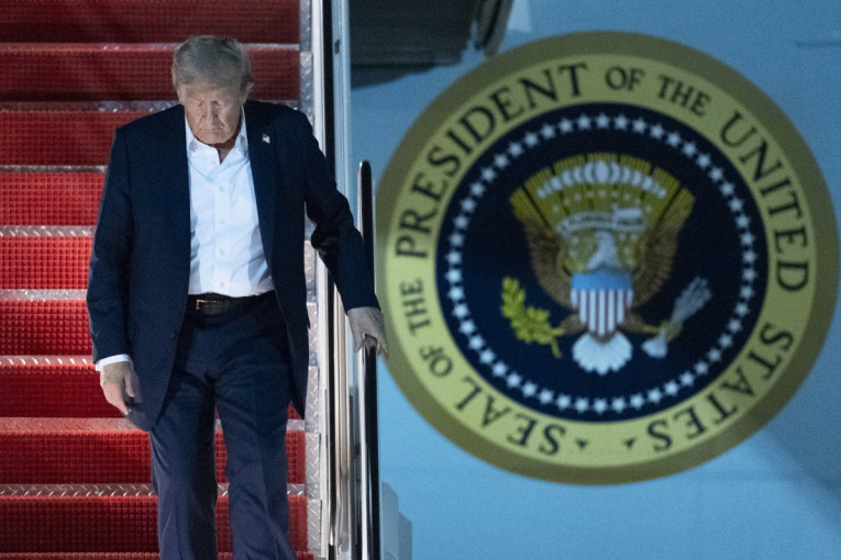 Tramp sleteo u Izrael! Rukovao se sa Netanjahuom, Ivanka blista! (VIDEO)