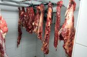 U nelegalnoj klanici prodao više od 30 tona neispravnog mesa! Uhapšen muškarac kod Odžaka! (FOTO)
