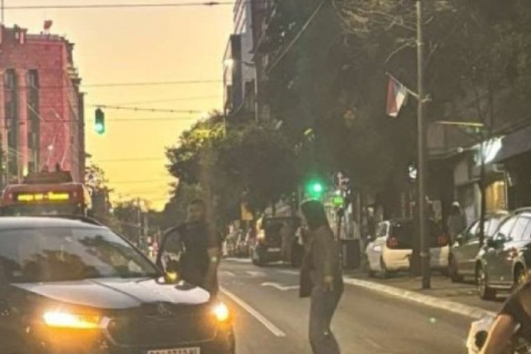 Vozilo N1 udarilo policajca ispred RTS-a: Evo ko je vozio (FOTO/VIDEO)