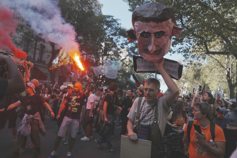 Premijer Francuske osudio napade na policiju! Sindikati najavljuju nove proteste