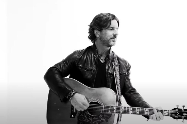 Slavni muzičar poginuo u avionskoj nesreći: Njegova privatna letelica se srušila pored škole