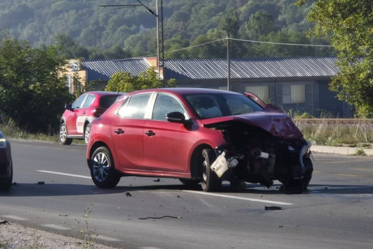 Silovit sudar dva vozila, ima povređenih: Teža saobraćajna nezgoda kod Užica