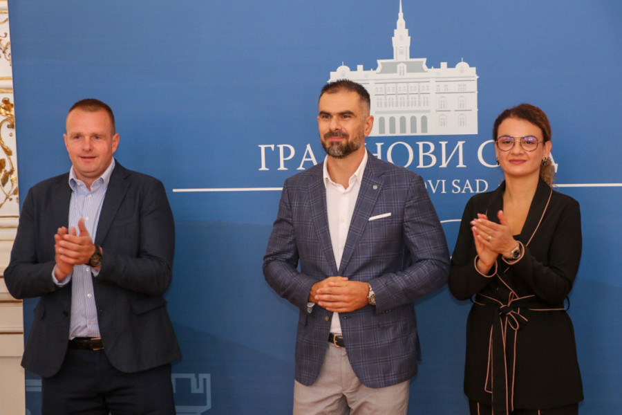 Mićin primio srednjoškolce iz Štrpca: Novi Sad će nastaviti da pruža pomoć deci sa KiM