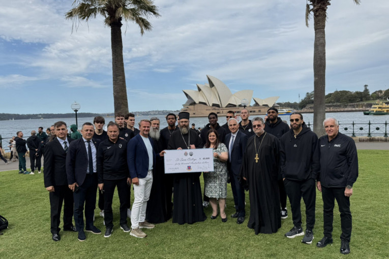 Partizan stigao u Sidnej: Crno-beli donirali 40.000 dolara (FOTO)