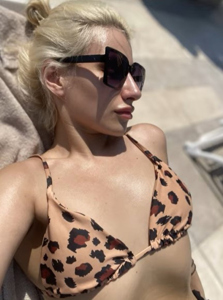 "Dojka mi se tada smanjila" Pevačica progovorila o ugradnji silikona, dečko joj sve iskeširao! (FOTO)