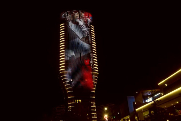 Kula Beograd osvetljena povodom praznika "Snaga jedinstva": Ne propustite vojnu paradu u 11 časova! (FOTO/VIDEO)