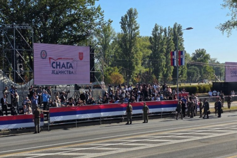 Spektakularna vojna sila u Beogradu: Borbeni avioni za kraj moćne parade (FOTO/VIDEO)