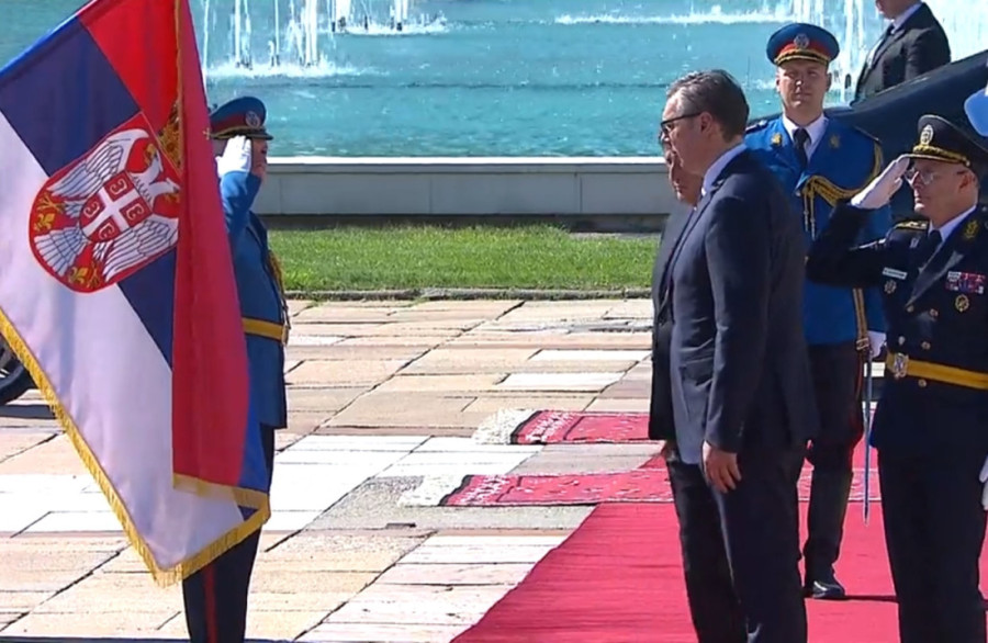 Spektakularna vojna sila u Beogradu: Borbeni avioni za kraj moćne parade (FOTO/VIDEO)