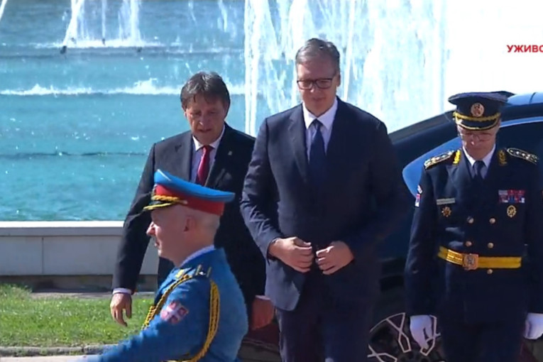 Spektakularna vojna sila u Beogradu: Borbeni avioni za kraj moćne parade (FOTO/VIDEO)