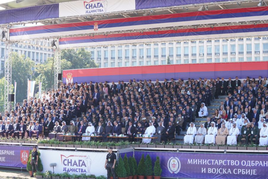 Spektakularna vojna sila u Beogradu: Borbeni avioni za kraj moćne parade (FOTO/VIDEO)