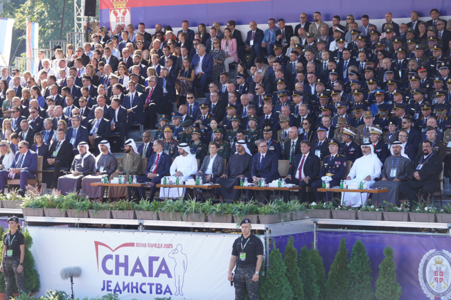 Spektakularna vojna sila u Beogradu: Borbeni avioni za kraj moćne parade (FOTO/VIDEO)