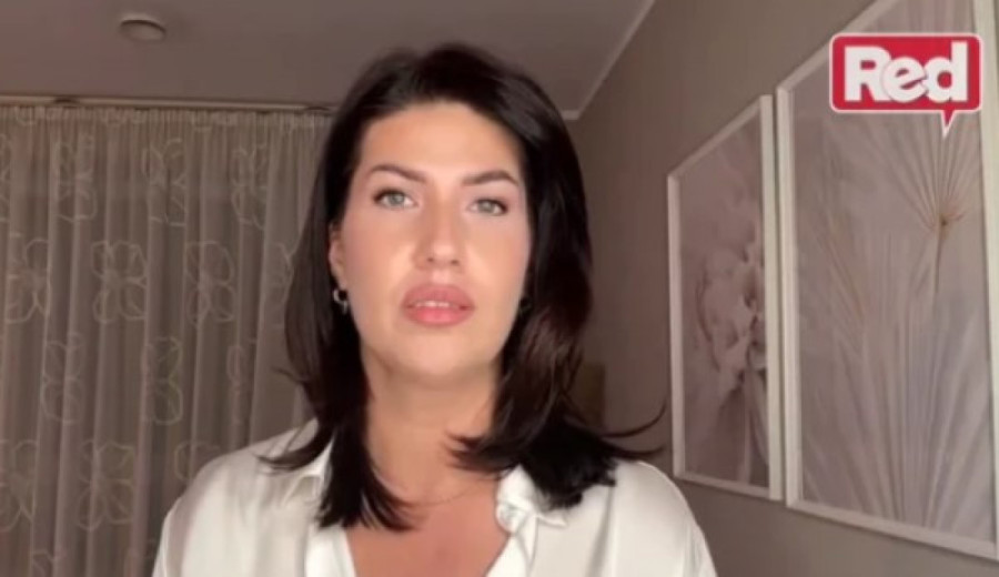 "Udarala je ćerku po glavi" Aneli uzvratila Asminovoj sestri: Ceo Linc zna čime se bavi!