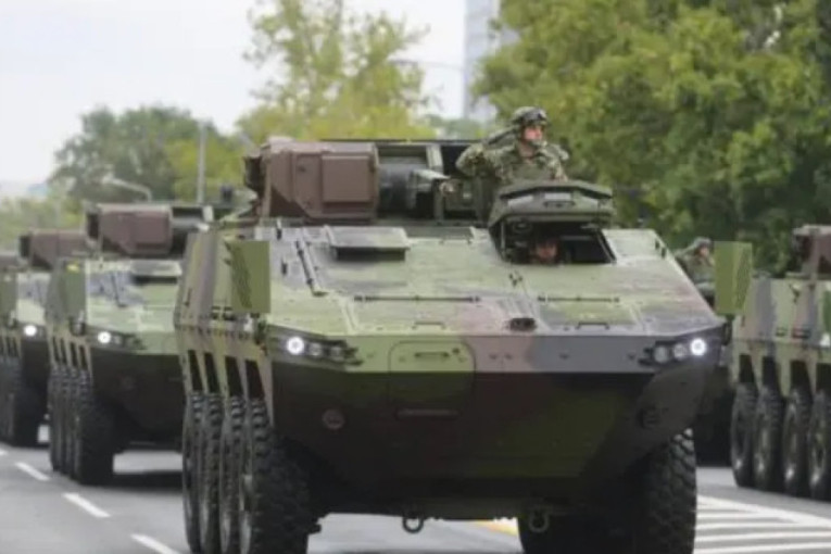 Na vojnoj paradi "Snaga jedinstva" prikazana sredstva iz proizvodnje i razvoja Jugoimport (FOTO)
