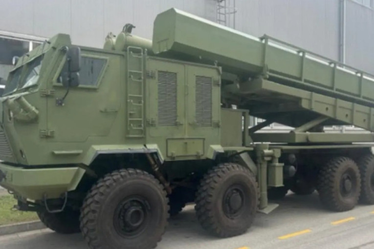 Na vojnoj paradi "Snaga jedinstva" prikazana sredstva iz proizvodnje i razvoja Jugoimport (FOTO)