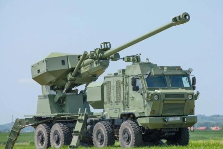 Na vojnoj paradi "Snaga jedinstva" prikazana sredstva iz proizvodnje i razvoja Jugoimport (FOTO)