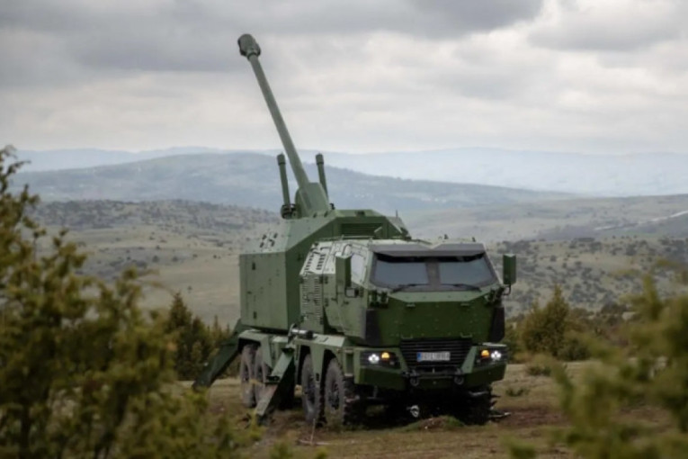 Na vojnoj paradi "Snaga jedinstva" prikazana sredstva iz proizvodnje i razvoja Jugoimport (FOTO)