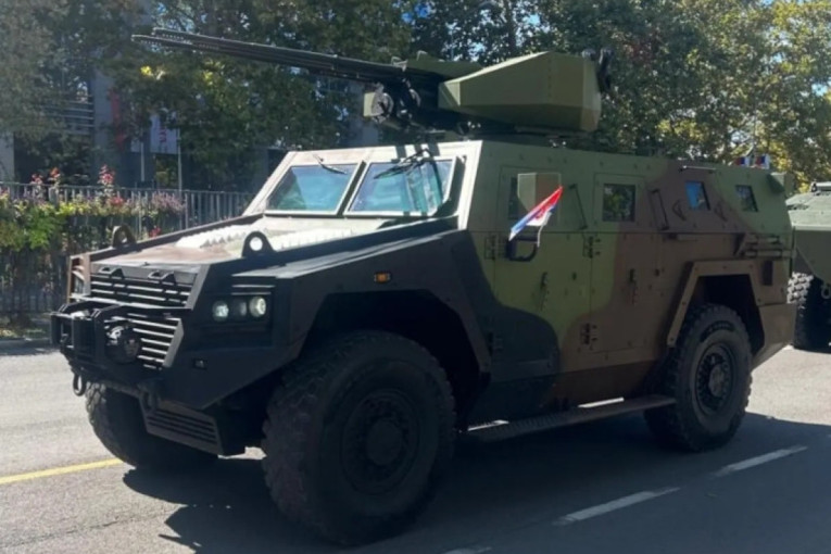 Na vojnoj paradi "Snaga jedinstva" prikazana sredstva iz proizvodnje i razvoja Jugoimport (FOTO)
