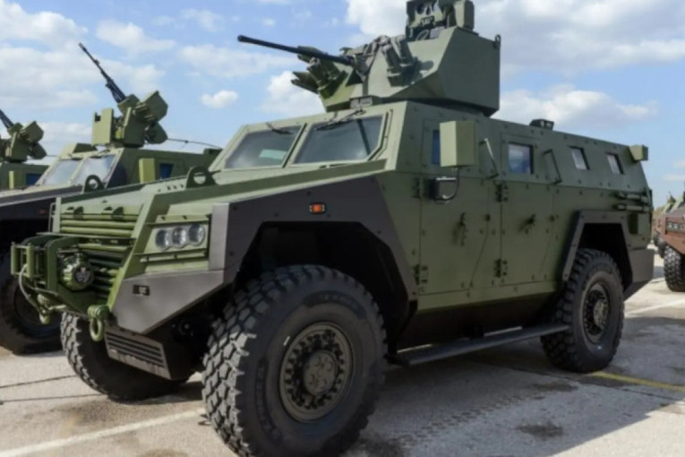 Na vojnoj paradi "Snaga jedinstva" prikazana sredstva iz proizvodnje i razvoja Jugoimport (FOTO)