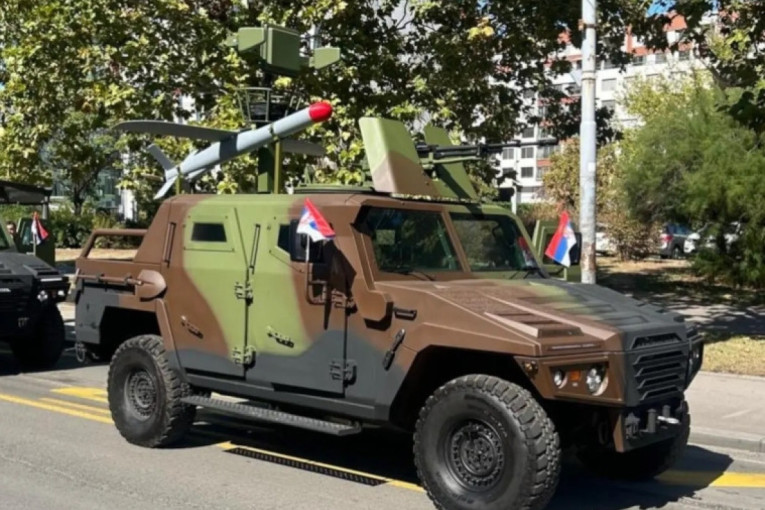 Na vojnoj paradi "Snaga jedinstva" prikazana sredstva iz proizvodnje i razvoja Jugoimport (FOTO)