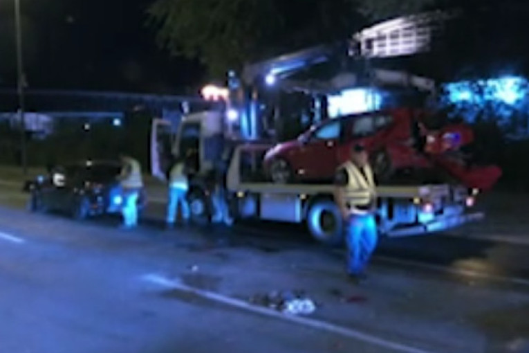 Prve slike sa mesta stravične nesreće kod Beogradskog sajma: U oba automobila bilo po petoro mladih, vatrogasci ih izvlačili (FOTO)