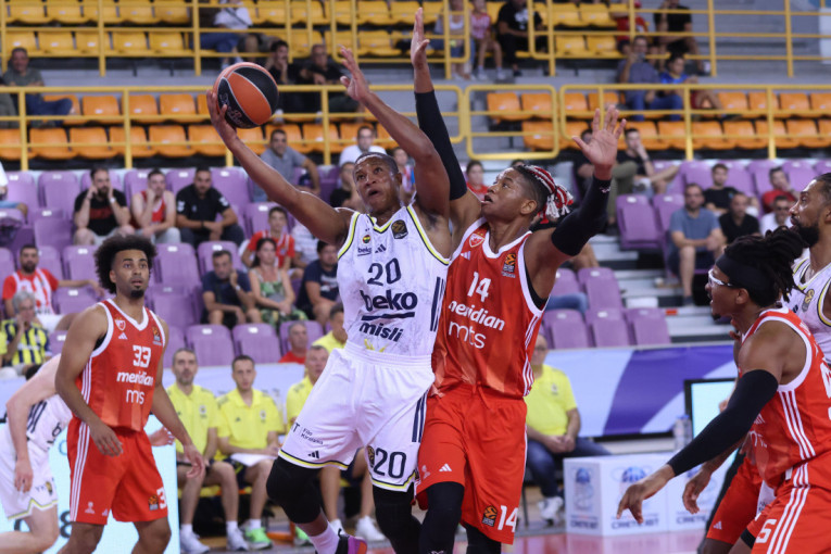 Teror nad Srbima sve veći: Kamenovan autobus sa hodočasnicima u južnom delu Kosovske Mitrovice