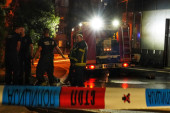 Ugašen požar u soliteru u Ustaničkoj ulici: Jedna osoba se nagutala dima (FOTO)
