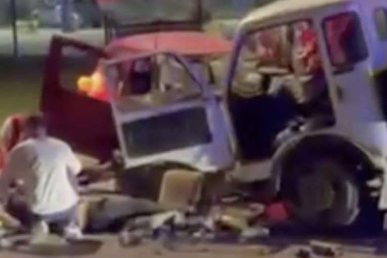 “Ljudi su vrištali, prizor je bio jeziv“: Prve fotografije sa mesta teške nesreće u Kragujevcu (FOTO)