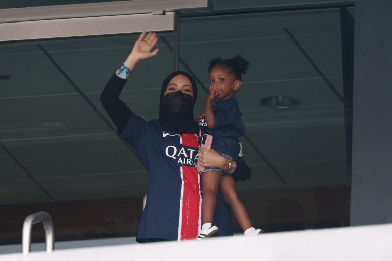 Ko je žena osvajača Zlatne lopte? Sve o misterioznoj lepotici koja je fudbaleru promenila život!