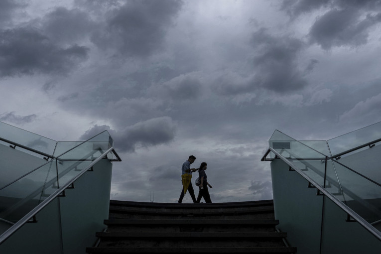 Hongkong podigao upozorenje na tajfun na nivo 8, evakuacije u Kini u toku
