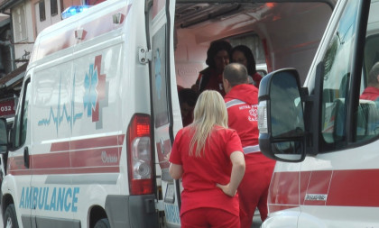 Mašina mu otkinula ruku do ramena! Mladić iz Kuršumlije bori se za život u veštačkoj komi