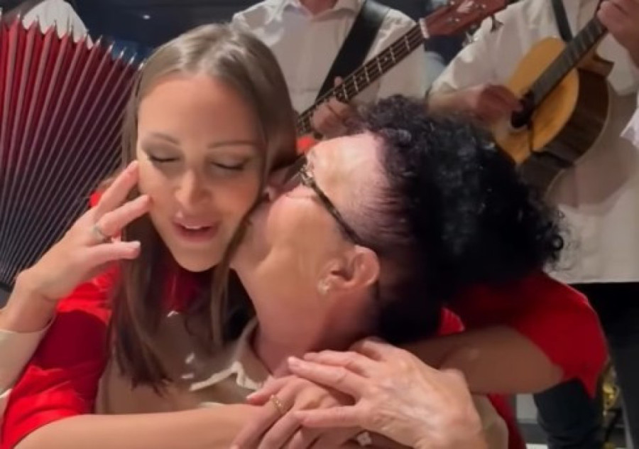 Aleksandra Prijović prvi put nakon porođaja u javnosti: Odmah se latila mikrofona!