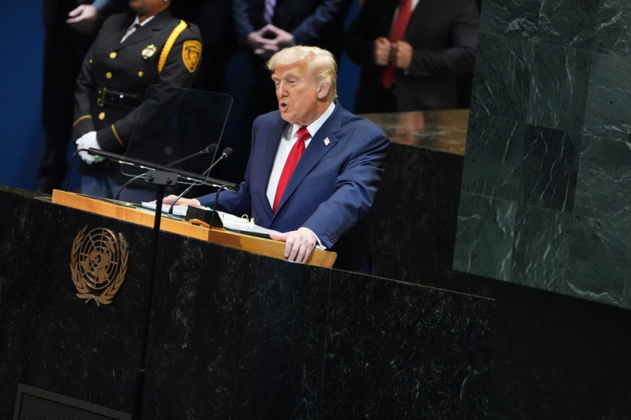 Stiglo zvanično objašnjenje: Zašto su pokretne stepenice stale kada su Donald i Melanija Tramp kročili na njih, pojavio se i snimak (VIDEO)