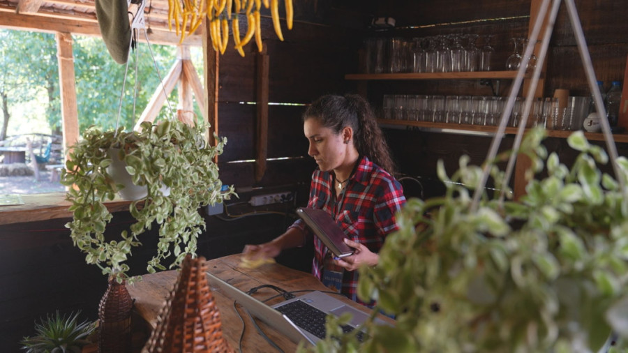 Brazilka Nina oduševljena Srbijom: Dala je otkaz da bi putovala svetom - sada volontira na Magliču i njeni utisci su neverovatni (FOTO)