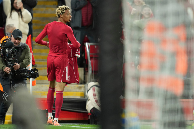 Isakov prvenac, glupost Ekitikea: Liverpul prošao dalje u Liga kupu (VIDEO)