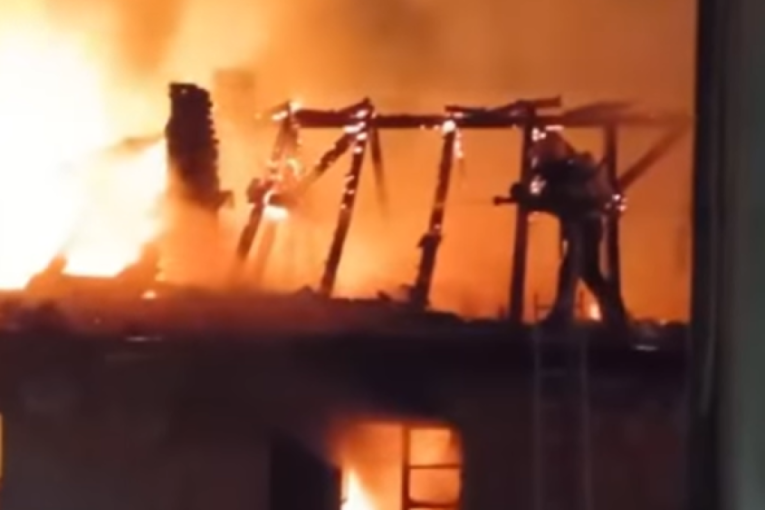 Vatrena stihija progutala kuću: Izbio veliki požar u Valjevu (FOTO)